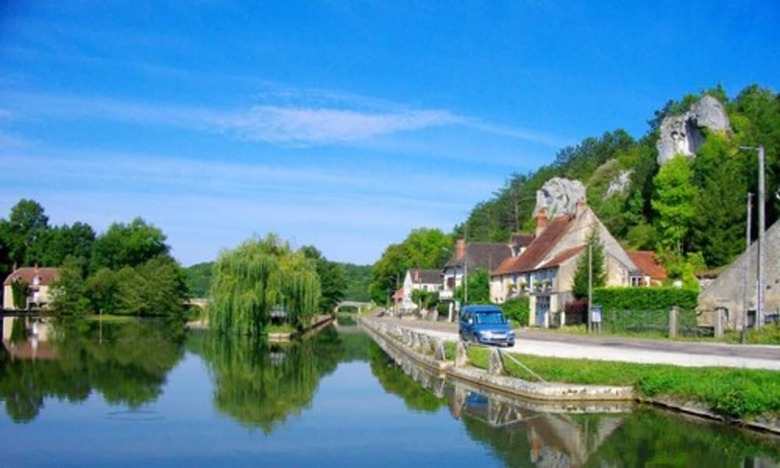 Hotel Le Roches De Merry