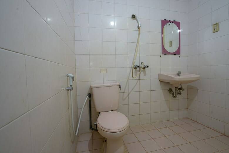 Hostal Oyo 1389 Hotel Carissima