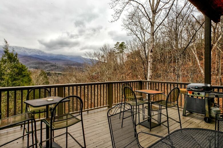 Cabin W Pool Access Chef's Kitchen