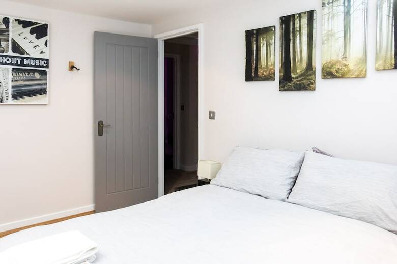 Cosy 2-bed House