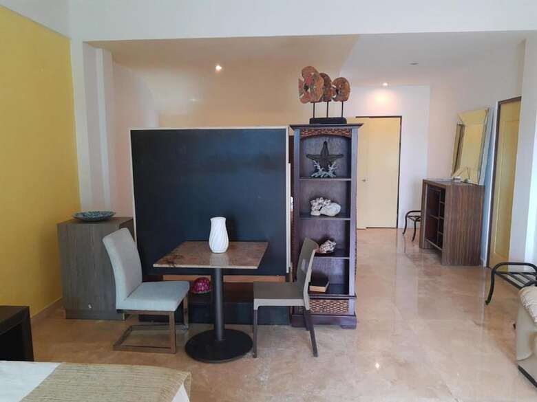Hotel Suites Aeropuerto 24/7