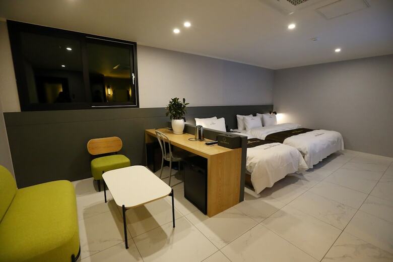 Forest 701 Hotel