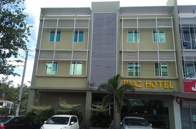 Oyo 89839 Riaz Hotel