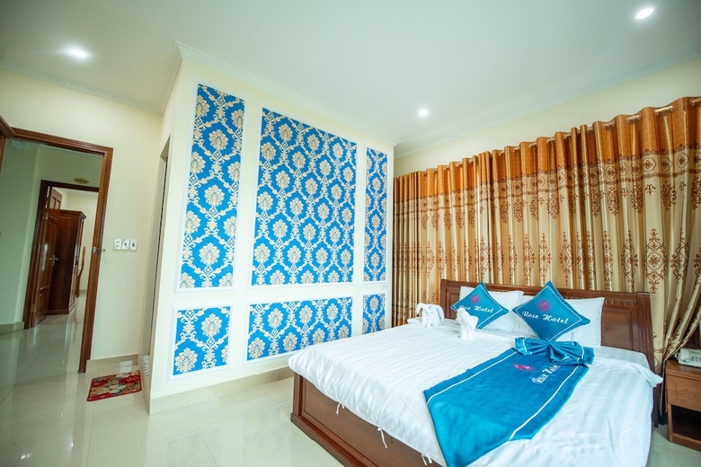 Rose Hotel