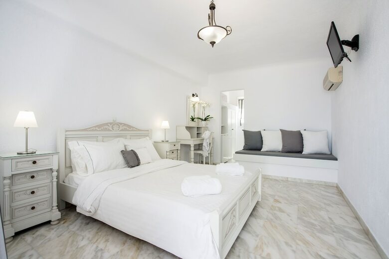 Hotel Parian Lithos