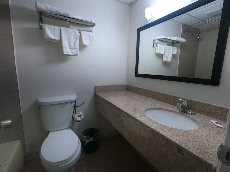 Hotel Executive Inn & Suites