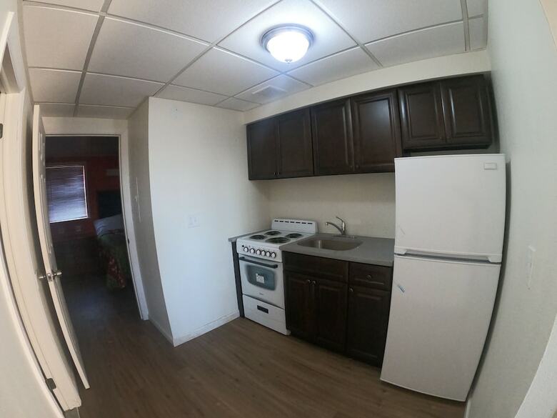 Hotel Executive Inn & Suites