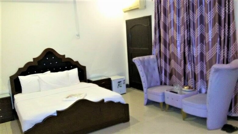 Hotel Capri Residency