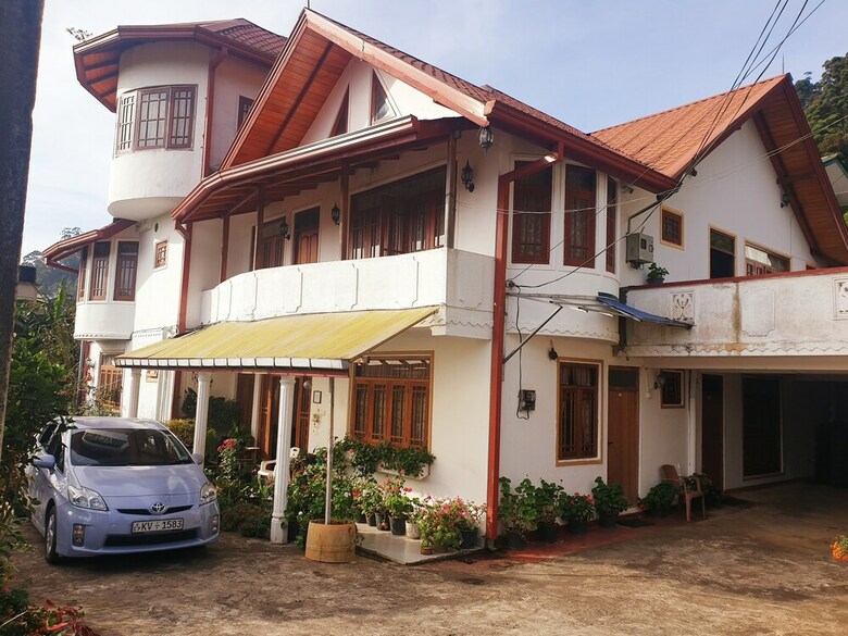 Hotel Oviya Guest