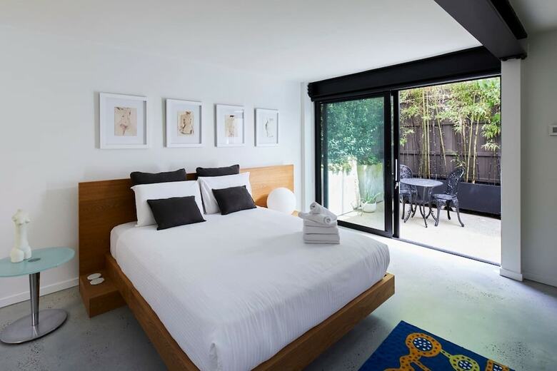 Stunning 2 Bedroom Home In Albert Park
