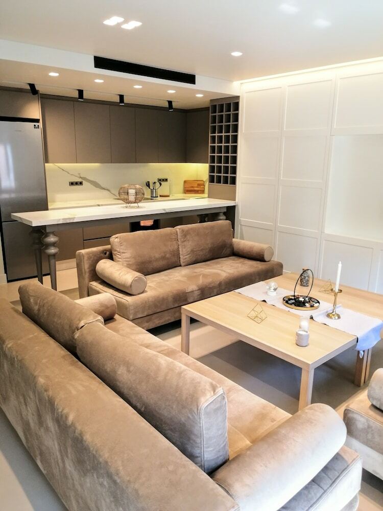 Luxurious Apartment In Acropolis