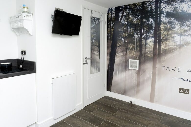 Cabana Beautiful 2-bed Studio
