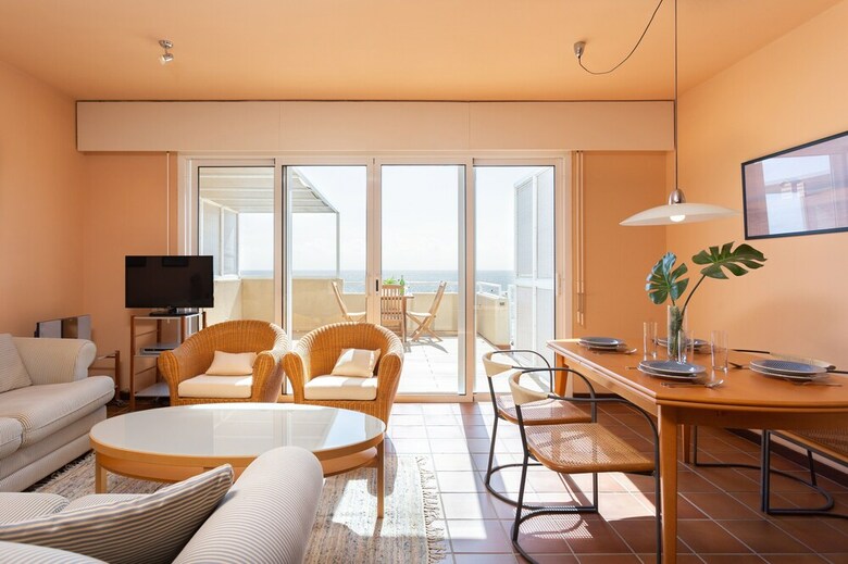 Beach Life Apartment, Exclusive Seafront Triplex