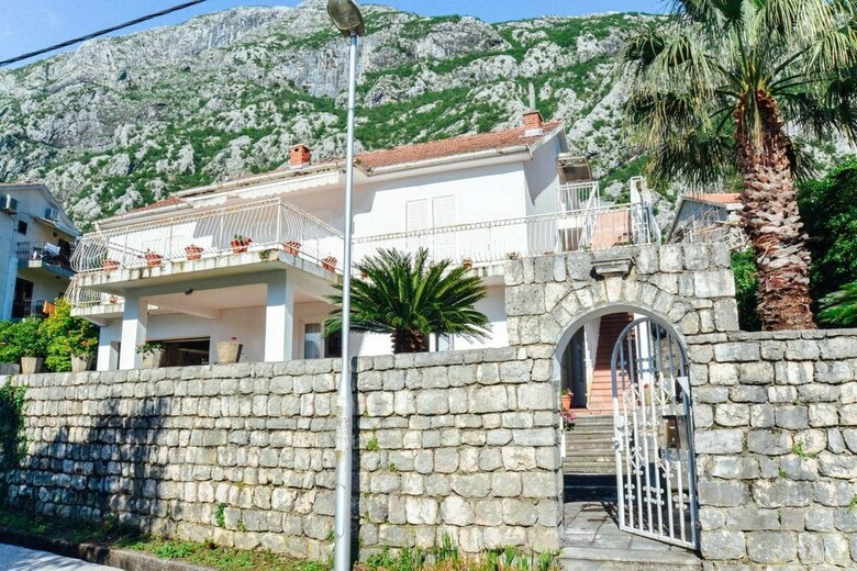 Waterfront Apartment Petrovina