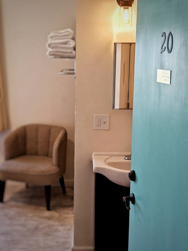 Hostal Anchor Pointe Inn