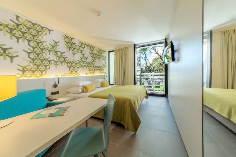 Bluesun Hotel Berulia Beach 4*