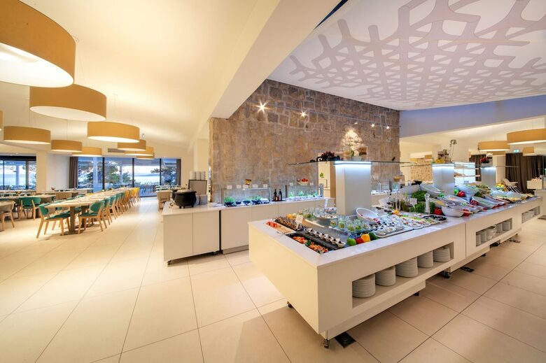 Bluesun Hotel Berulia Beach 4*