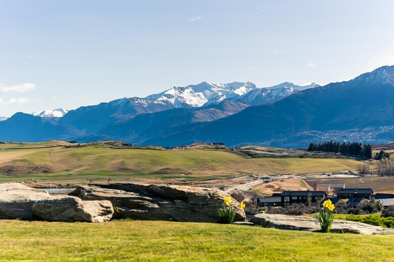 Perfect Getaway Overlooking Golf Resort