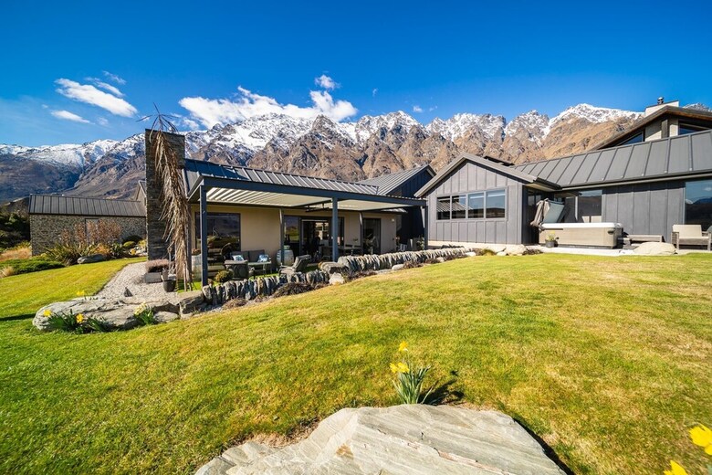 Perfect Getaway Overlooking Golf Resort