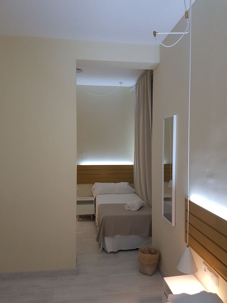 Hostal Le Petit Pal�