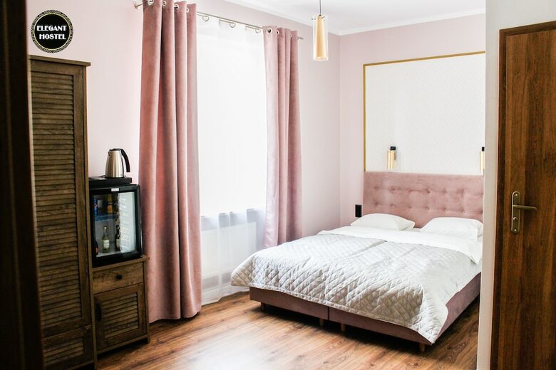 Hostal Elegant Hostel & Apartments
