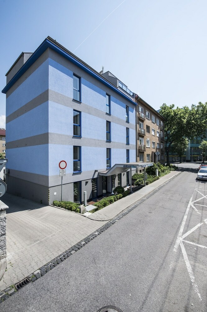 Hotel Blue Garni