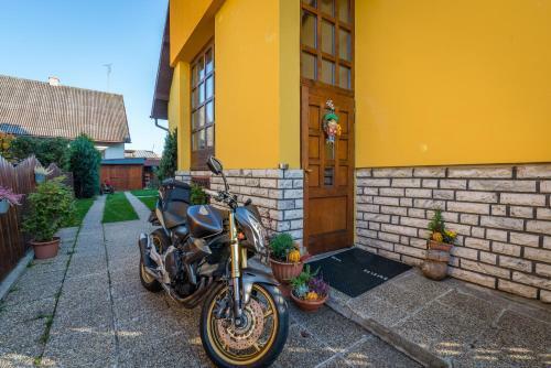 Hostal Vila House Family