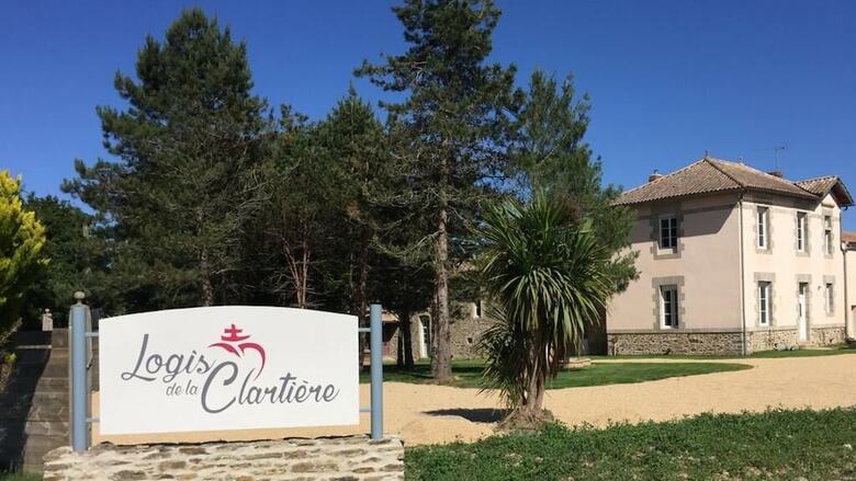 Hotel Logis de La Clarti�re