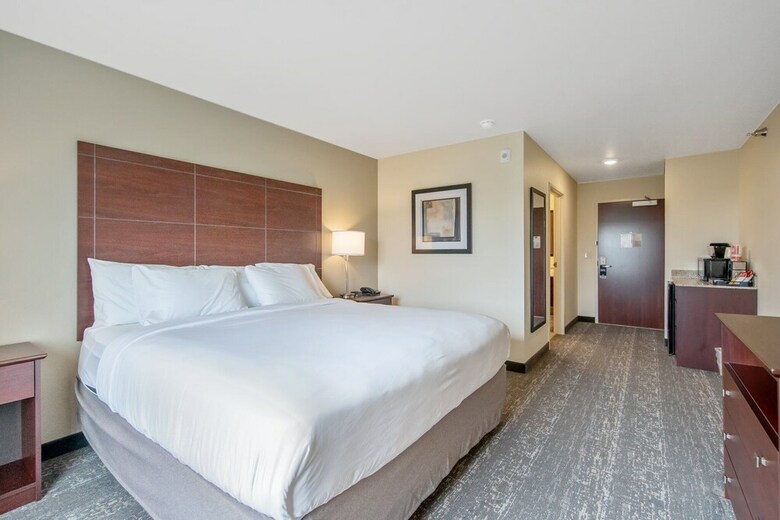 Cobblestone Hotel & Suites - Two Rivers