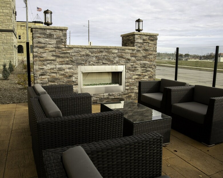 Cobblestone Hotel & Suites - Two Rivers