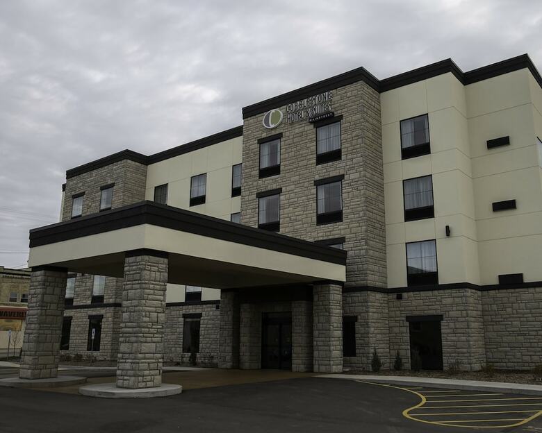 Cobblestone Hotel & Suites - Two Rivers