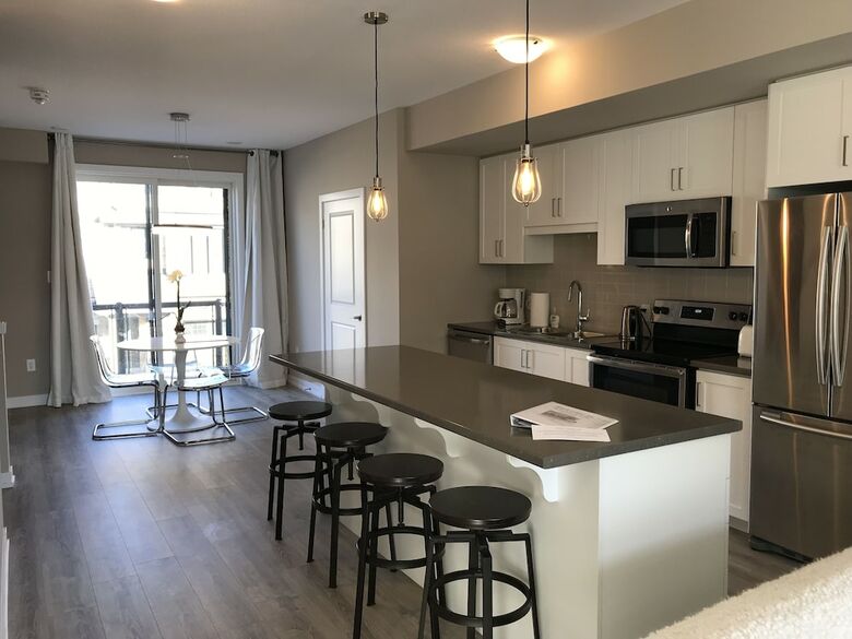 Executive Lakeview Town Home