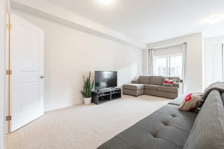 Gorgeous Brand New Spacious Town House
