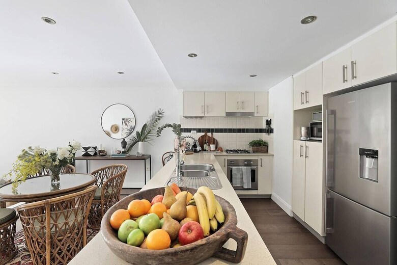 Sunny Beachside Garden Apartment Close To Beach