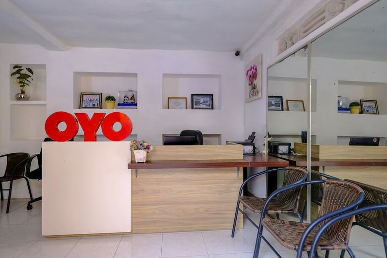 Hostal Oyo 2499 Penginapan Ratu Emas