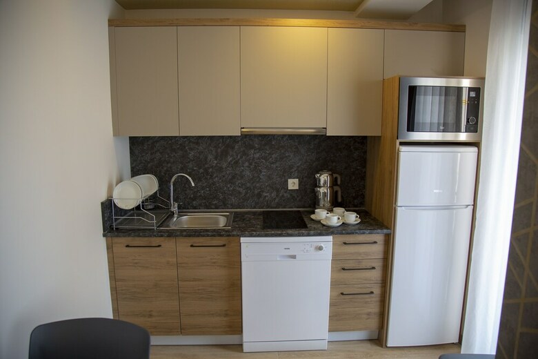 Golden World Suite Hotel