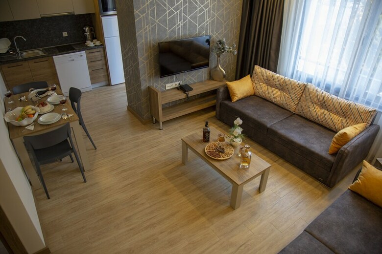 Golden World Suite Hotel