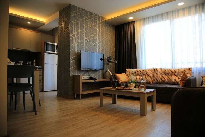 Golden World Suite Hotel