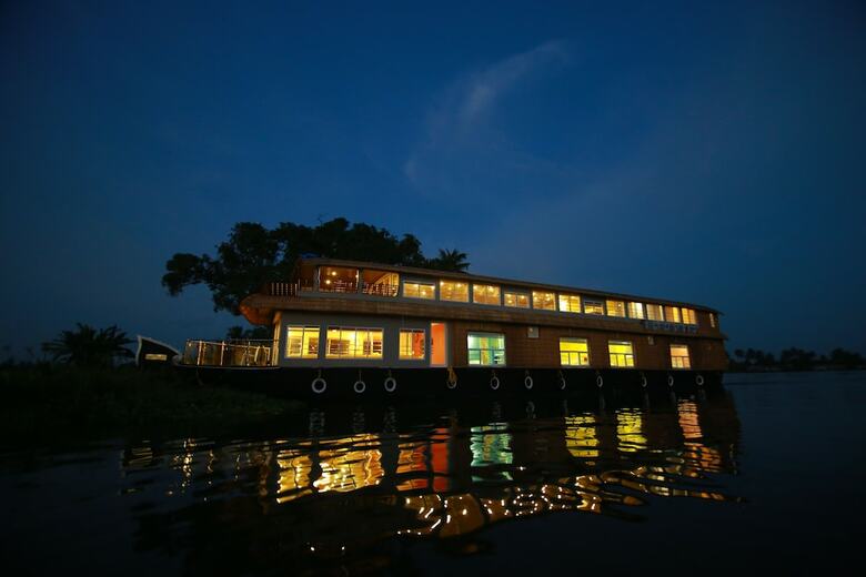 Best Kerala Houseboat