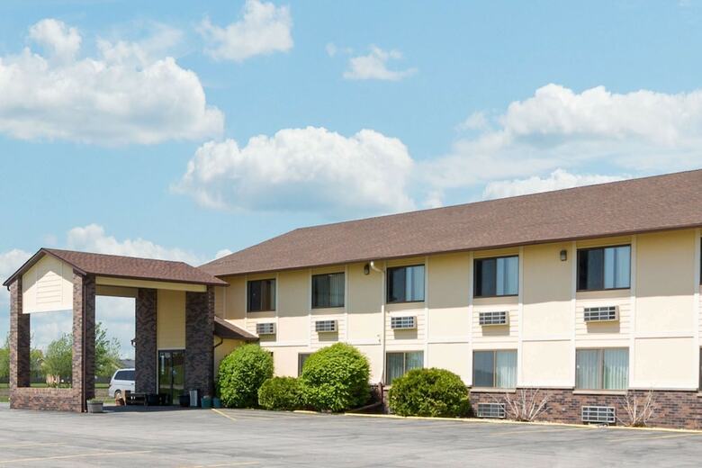 Hotel Super 8 By Wyndham Perry Ia