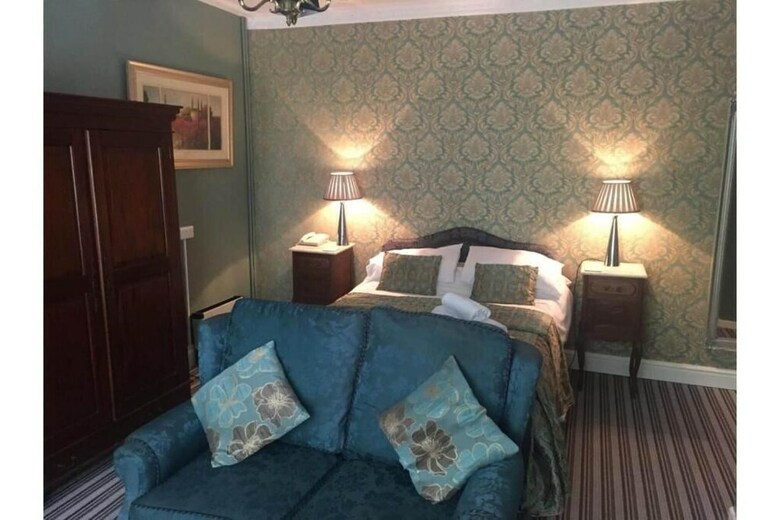 Oyo Lamphey Hall Hotel