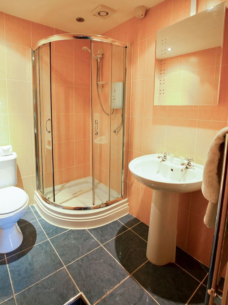 Oyo Lamphey Hall Hotel