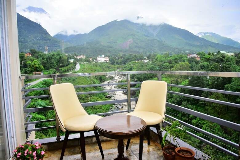 Hotel Serene Suites