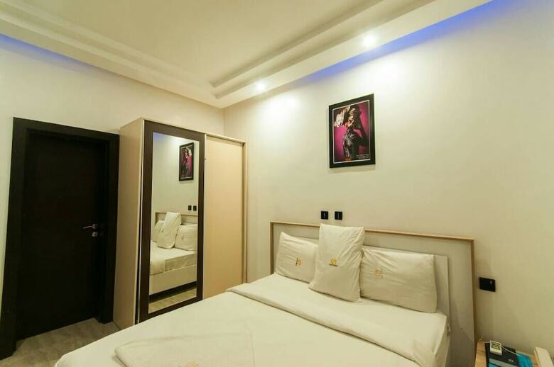 The Point Rayfield  Hotel