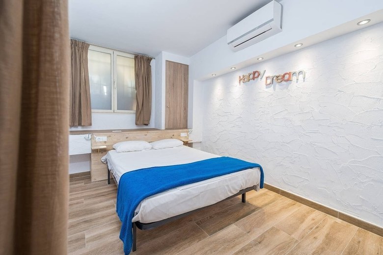 Hostal Y Hostel - Albergue Juvenil