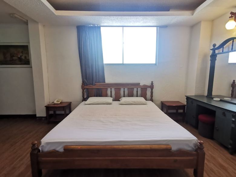 Oyo 89864 Hotel Holiday Park
