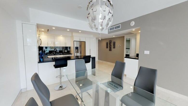 Premium 2 Bedroom +den Apartment Or-202