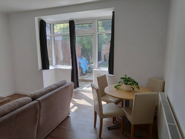 Dbl Bed Wifi Ensuite Netflix Bham