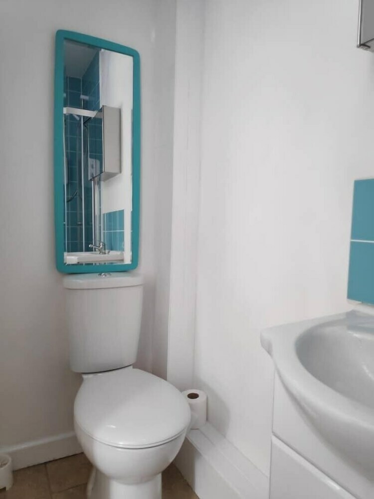 Dbl Bed Wifi Ensuite Netflix Bham