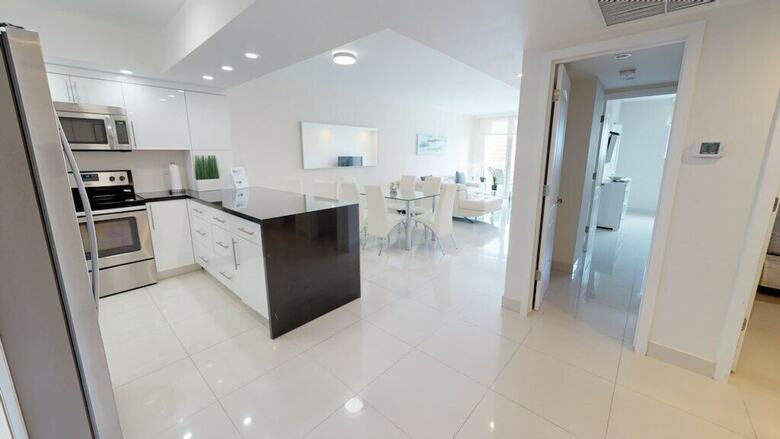 Premium 1 Bedroom +den Ocean View Or925